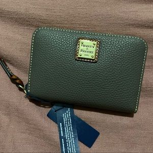 Dooney and Bourke Wallet 35$
